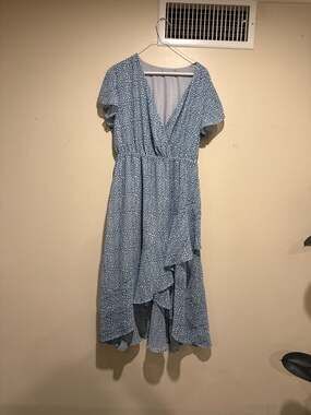 Kormei Women's V-Neck Sky Blue Ditsy Floral Flutter Sleeve High Low Ruffle